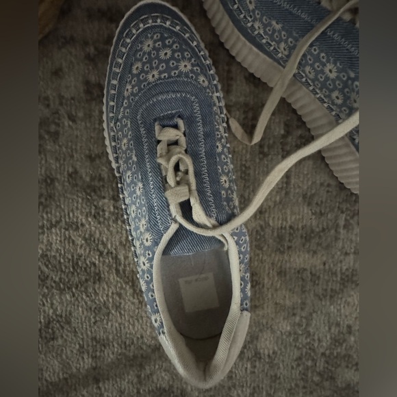 Stylish Blue Floral Women's Dolce Vita NWOT 9.5 - Picture 4 of 4